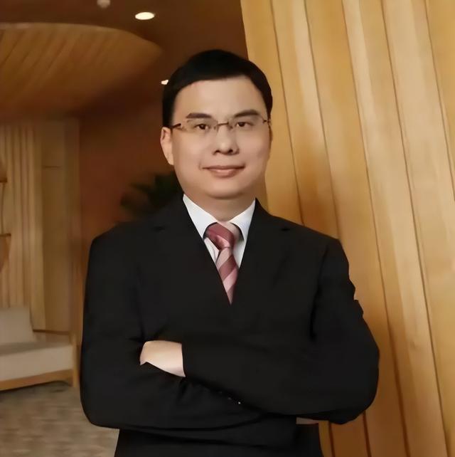 他身家几百亿却只开20万的车，8亿人用他的产品，却没几人认识他