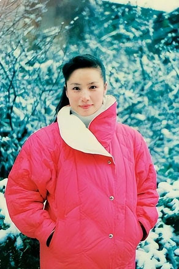 64岁徐俐晒北京小院，和二婚丈夫住农村平房，院子大得能跑步