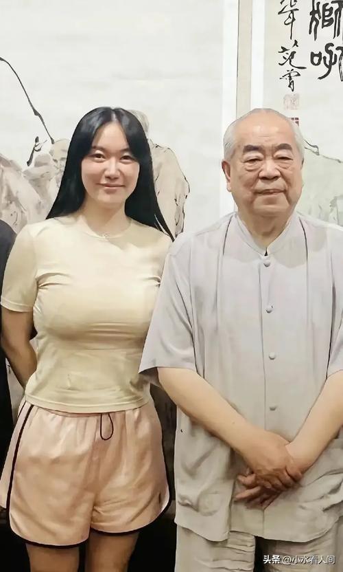 笑不活！医生解读87岁范曾生孩子	，戳穿“遮羞布”，评论区太有梗