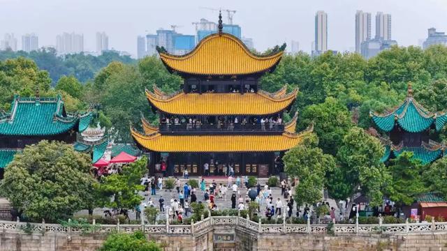 10月6日《光明日报》头版聚焦岳阳楼