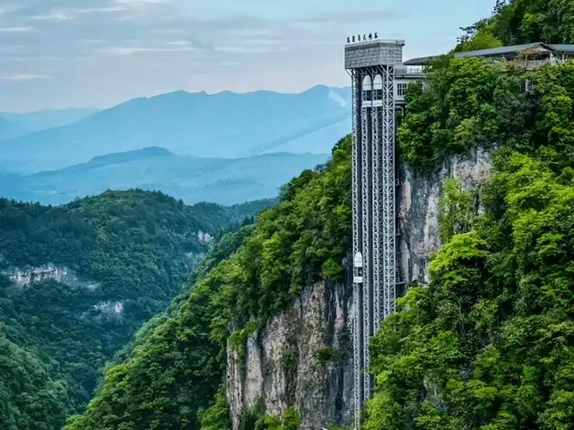 游客量翻倍还多！张家界用一场赛事赚500亿，转型密码藏在哪？