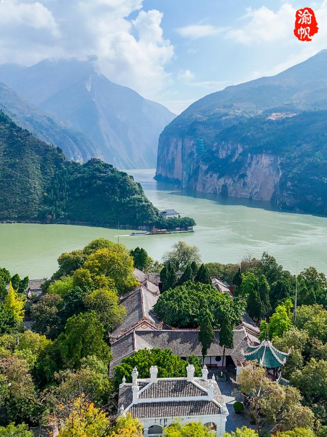 奉节一日游：探秘白帝城，船游瞿塘峡，参观博物馆，登临三峡之巅
