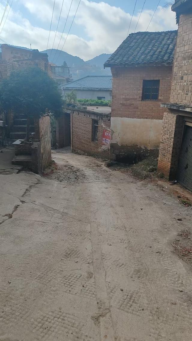 15岁女儿遭同班14岁男生杀害，父亲讲述煎熬：5个月来借酒浇愁最多一天喝2斤