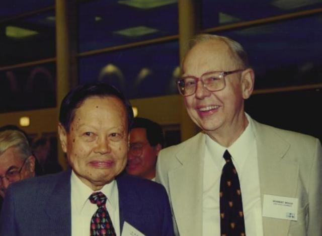 杨振宁去世一天，翁帆终于发声，字字催泪，清华大学的举动太感人