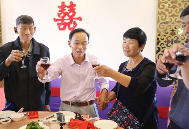 现在可怕的不是90后不结婚，而是70后的父母不催婚，一切顺其自然