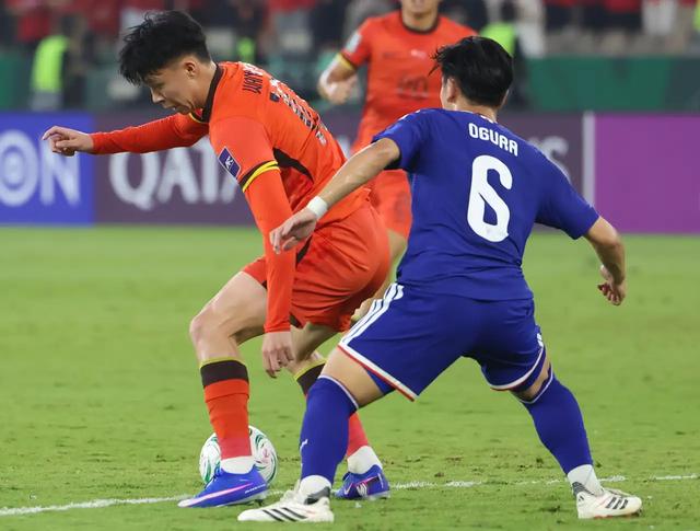 U23国足亚军回国，机场展示“让对手忌惮未来”T恤	，这底气在哪？