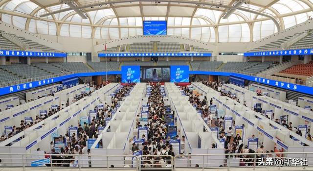 “十五五	”规划建议诞生记