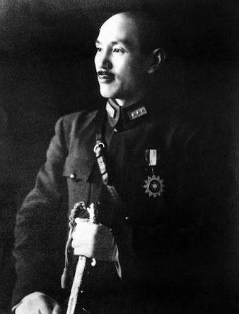 蒋介石临终前告诉蒋经国：我这一生只敬佩一人，畏惧两人!