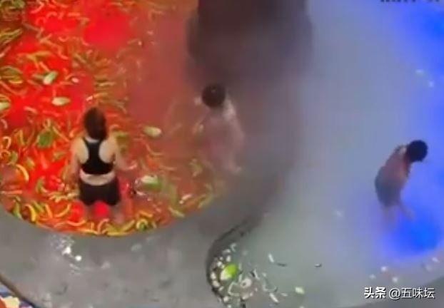 哈尔滨温泉度假村推出鸳鸯火锅池，游客笑称仿佛变成食材