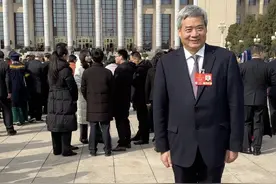 在两会给人扎了300多针！这位代表“走到哪儿扎到哪儿”图片