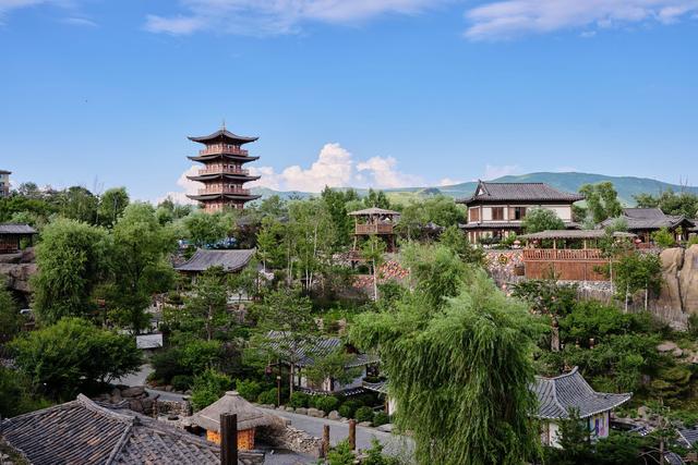 吉林白山千年崖城风景区，建筑充满朝鲜民俗风，让人一秒穿越千年