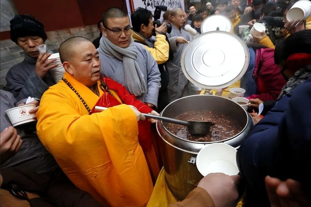 越扒越猛！释永信在少林寺有多爽，你根本想不到！难怪佛协再痛批