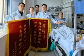 中年男子遭遇“脱骨”重伤危在旦夕，上海十院急救创伤中心奋战一月成功保肢图片