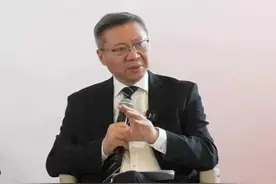 张维为：瑞士的生活没有北京滋润，我见过的瑞士人没有还完房贷的图片