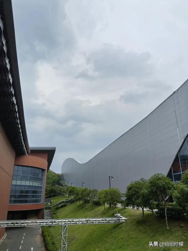 重庆这个景区是大人小孩共同的乐园，有极限运动中心还有滑雪馆
