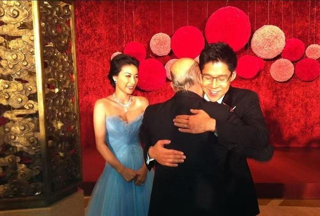 霍震霆没想到	，44岁儿媳郭晶晶再次官宣喜讯，让整个阔太圈沉默了