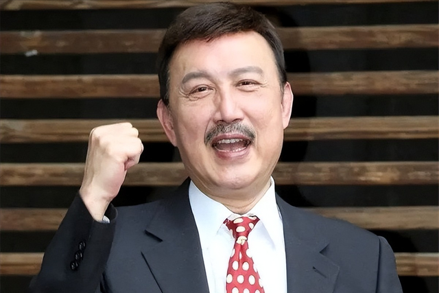 曾是一代歌王，后来成人尽皆知的台独份子，如今赔光家产下场凄凉