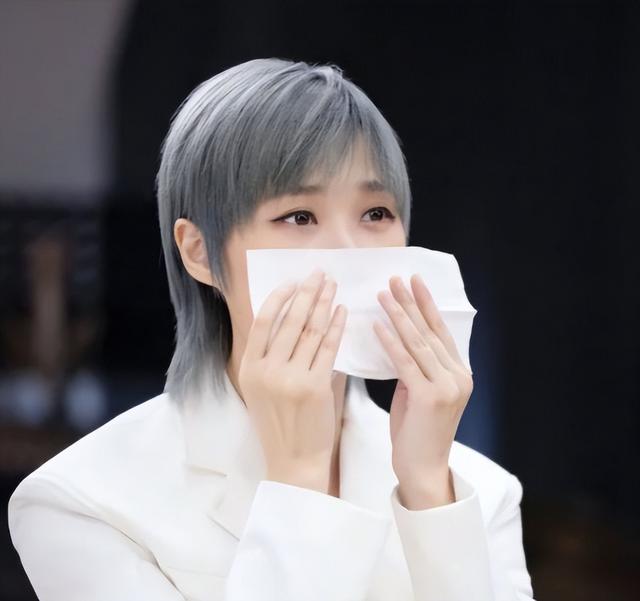 嫁法国老头真相大白6个月，41岁李宇春近况太意外，宋佳没说谎