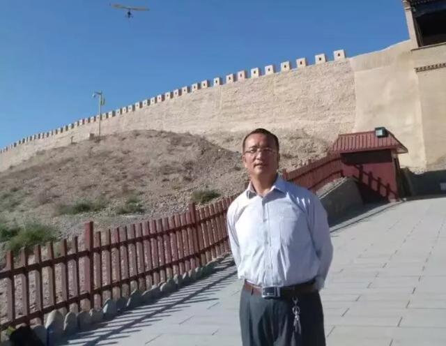 水映丹霞，星落瀚海：乌素特水上雅丹的梦幻奇旅