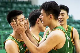 骄傲！辽篮亚冠三分绝杀，外国解说感慨大心脏，说中文：谢谢辽宁图片