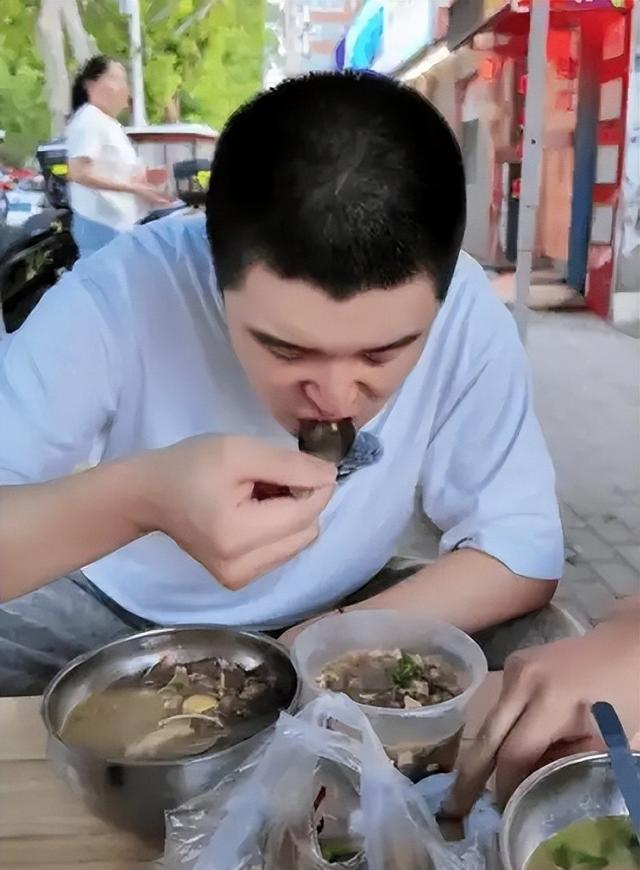 李纯婚后放纵开始还债了	，健身累到大腿颤抖，带上北京爷们一起练