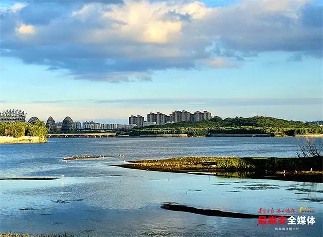碧水映云霞 秋雨后天平湖畔现诗意景致