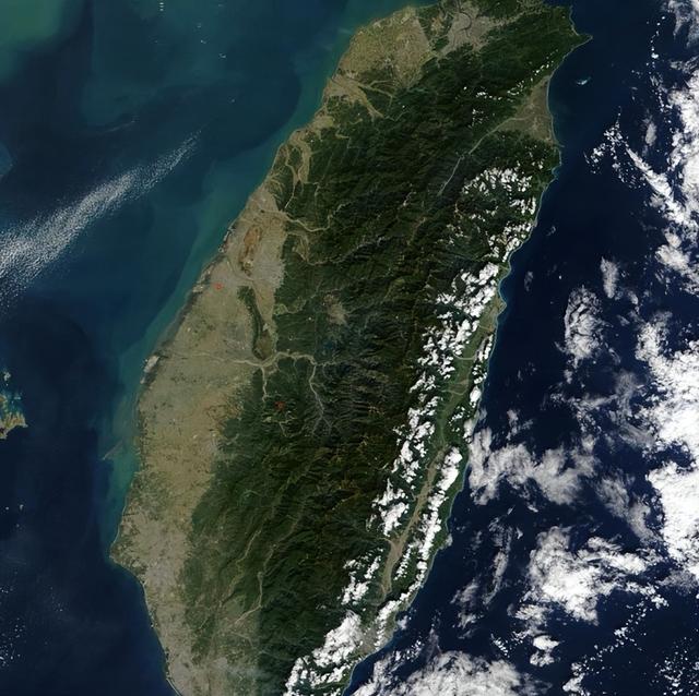 美媒出马打脸，特朗普训示高市，日本还想平事，中方回应绝不接受