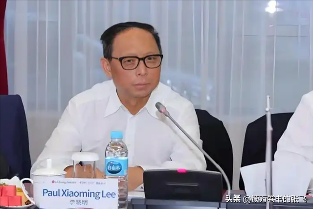 一家子全是美籍，却还在国内“捞金”，年赚4亿，账上还存有130亿