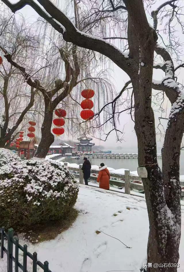 新华社原军事记者陶俊峰泉城美拍——筹备中的迎春花灯