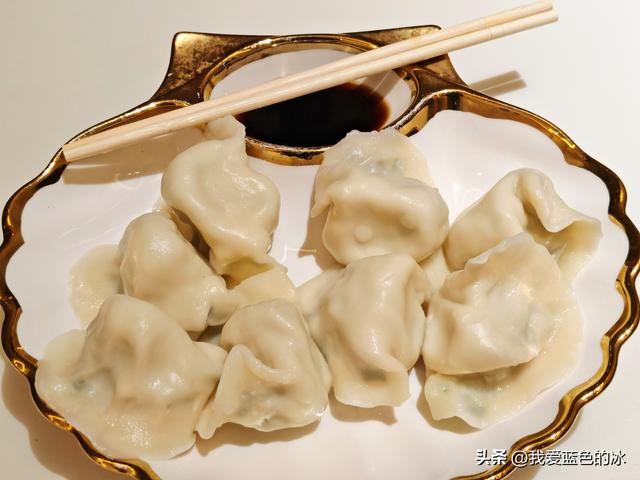 逛菏泽天香公园，这里牡丹很吸引游客，关键是二十四小时免费参观