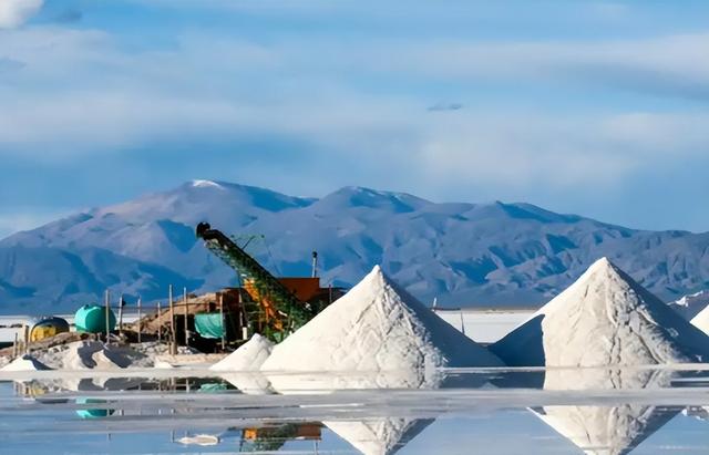 出大事了，又一个中国伙伴倒向美？撕毁合同，把矛头对准了中国