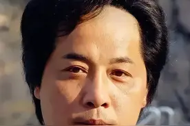 毛泽东扮演者王霙离世，知情人爆料死因，单位分房子曾被同事撬走图片