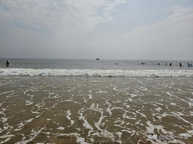 沙滩，海水，浪声，蓝天，白云，归于平静，回归自然！
