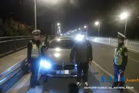 事发清河二桥！民警追出80米…...图片