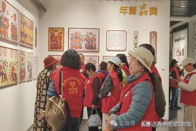 最美水杉林里志愿红