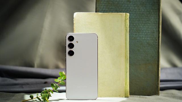 从5999元跌到3128元，12GB+256GB+30倍变焦，三星机皇沦为中端机