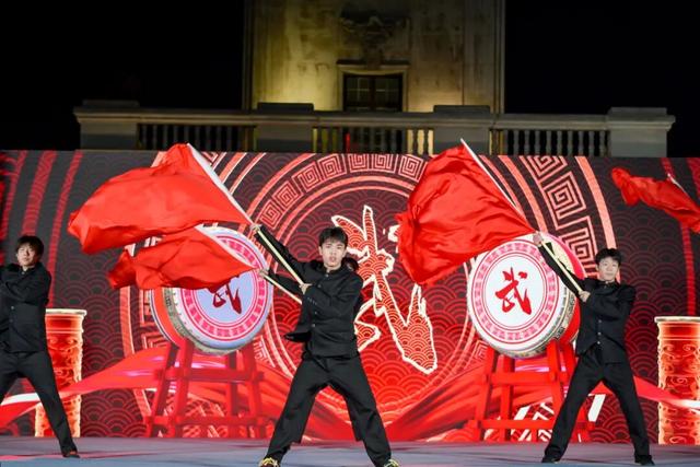 “我在天桥露一手”户外文艺休闲夜市启幕 打造京城文化消费新地标