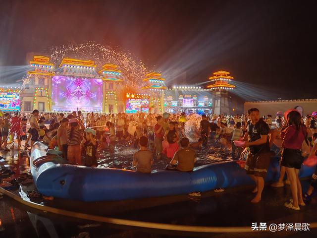 湖北：云梦举办首届花样泼水电音节