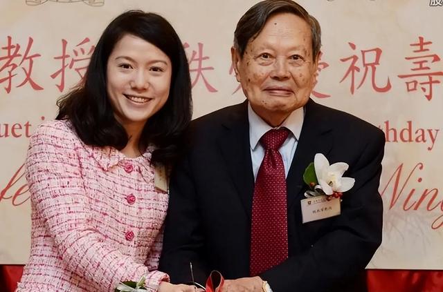 知情人曝杨振宁离世前状况，摔跤或是罪魁祸首，翁帆疑似早有察觉
