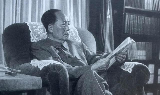 毛主席为何一生不进故宫，终生再未回延安？周总理的谈话道出实情