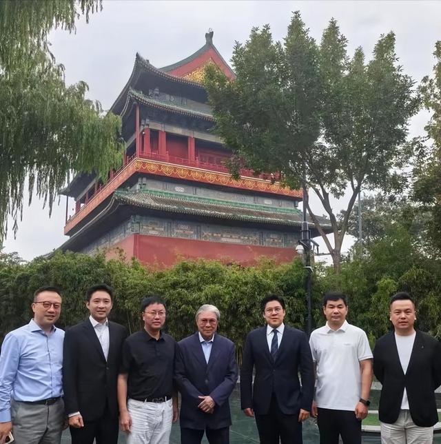 阅兵临近，霍家三父子一张北京合照暴露真实处境，目的果然不一般
