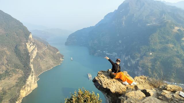 d23、24：从奉节经过湖北巴东县沿渡河镇汗石村来到了秭归