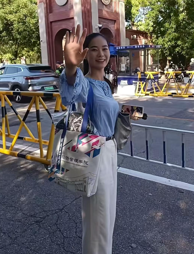 这才是该追的星！女民兵李思颖阅兵回家后仅半天，又有一个新身份
