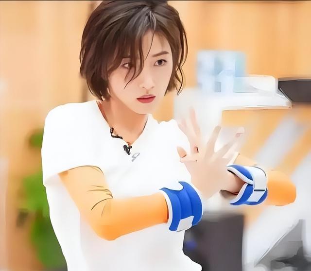 因长得太漂亮被导演狂追，却因拒绝追求无戏可拍，今搭档胡歌走红