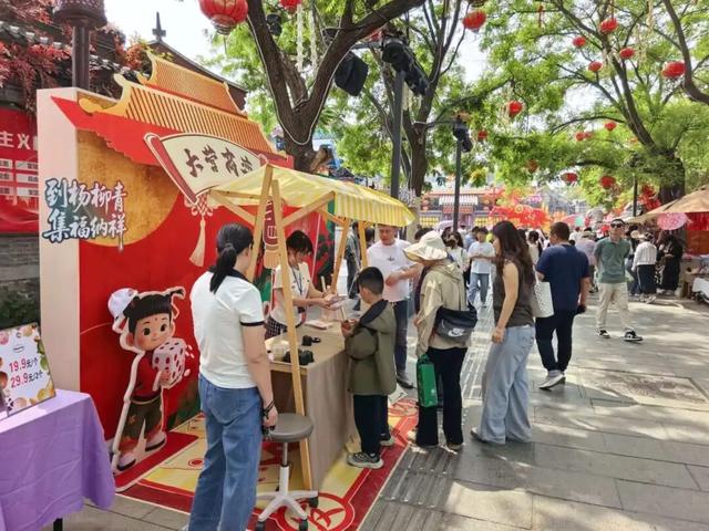 人气拉满！民俗文化引爆全场 古镇夜游成顶流