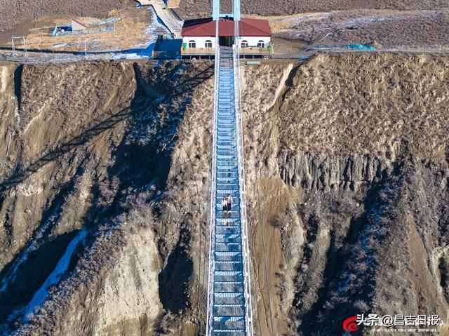 雪落肯斯瓦特！玛纳斯这片“水墨秘境”美到窒息