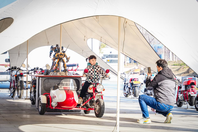 创新文旅融合 探索暖冬新体验——贾鲁河首届暖冬围炉煮茶暨复古机车文化节圆满落幕