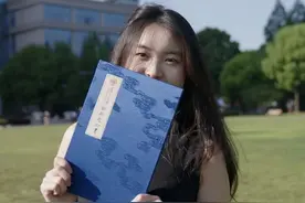 为什么要上好大学？看他们的录取通知书就知道了，有的比黄金还贵图片