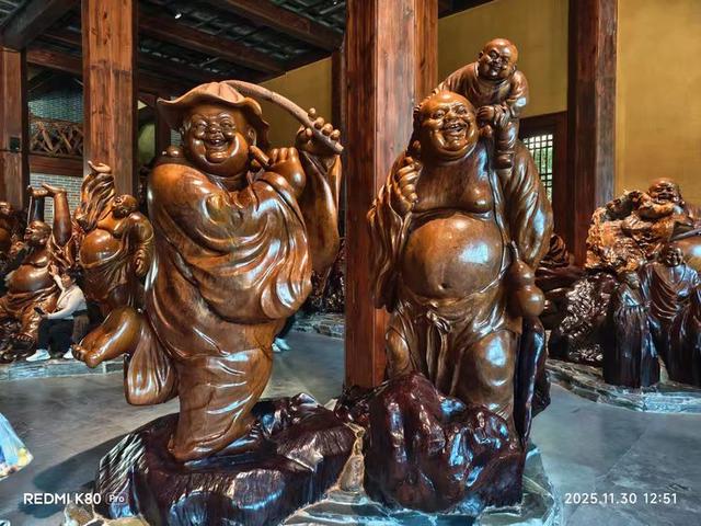 参观根宫佛国博物馆