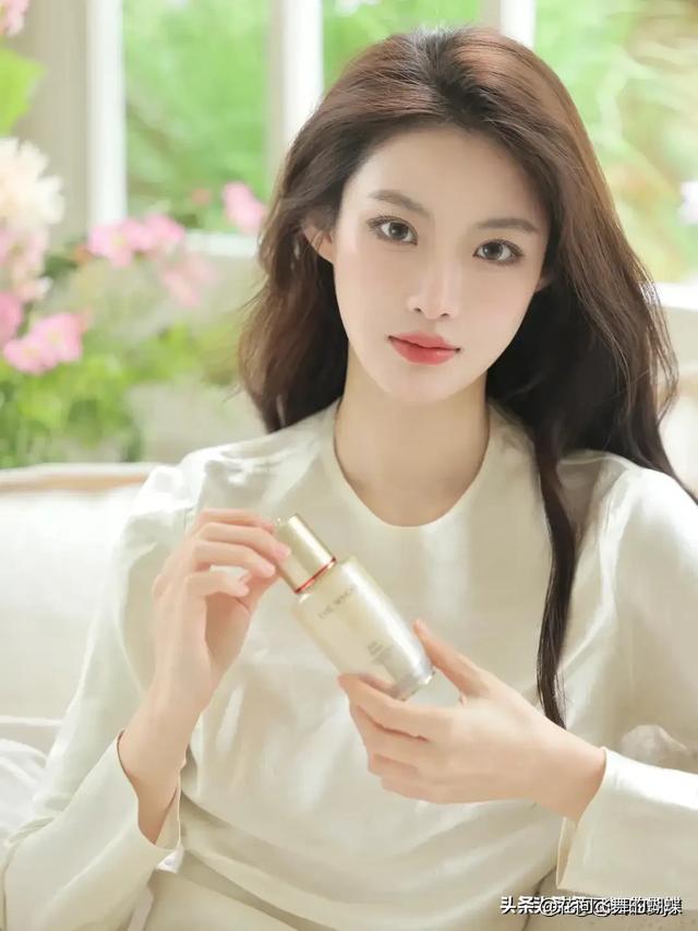 江苏徐州一校花,身高 173cm身材拥有黄金比例,散发迷人魅力